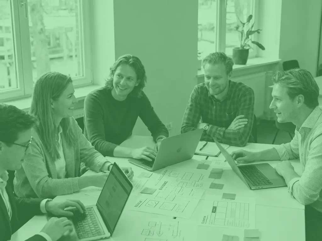 Digital strategy team werkt samen aan een geïntegreerde aanpak om meer omzet uit website te halen.